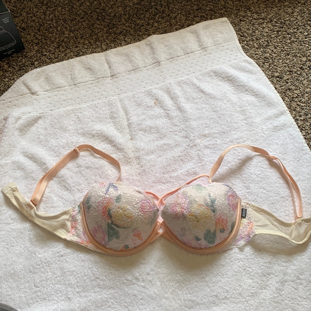 PINK Victoria’s Secret bra
